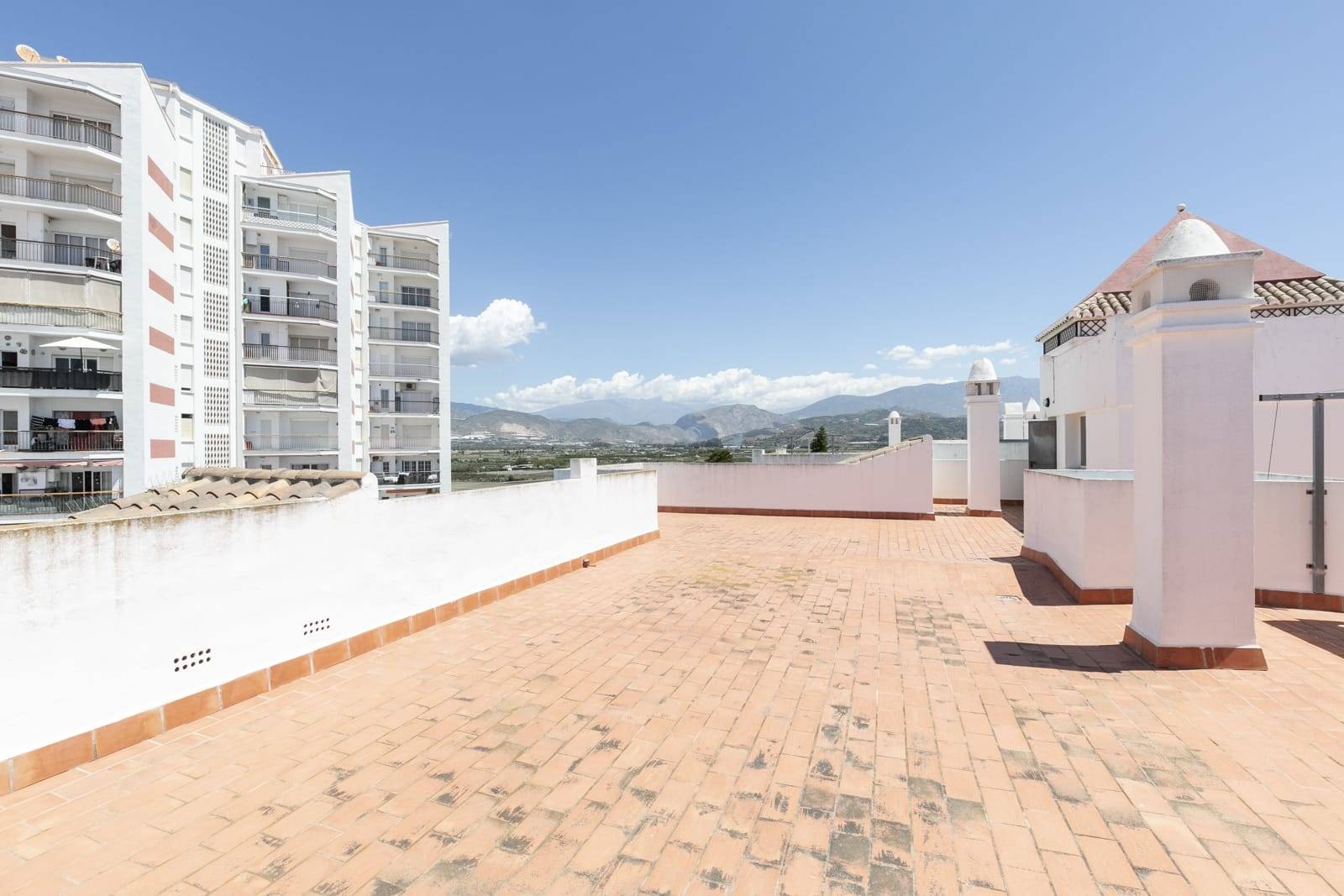 Charming penthouse for sale in Salobrena on the beachfront