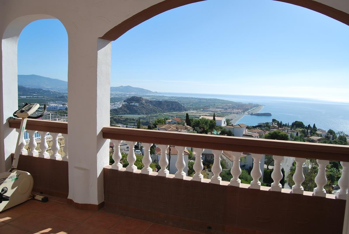 Villa for sale in Salobreña