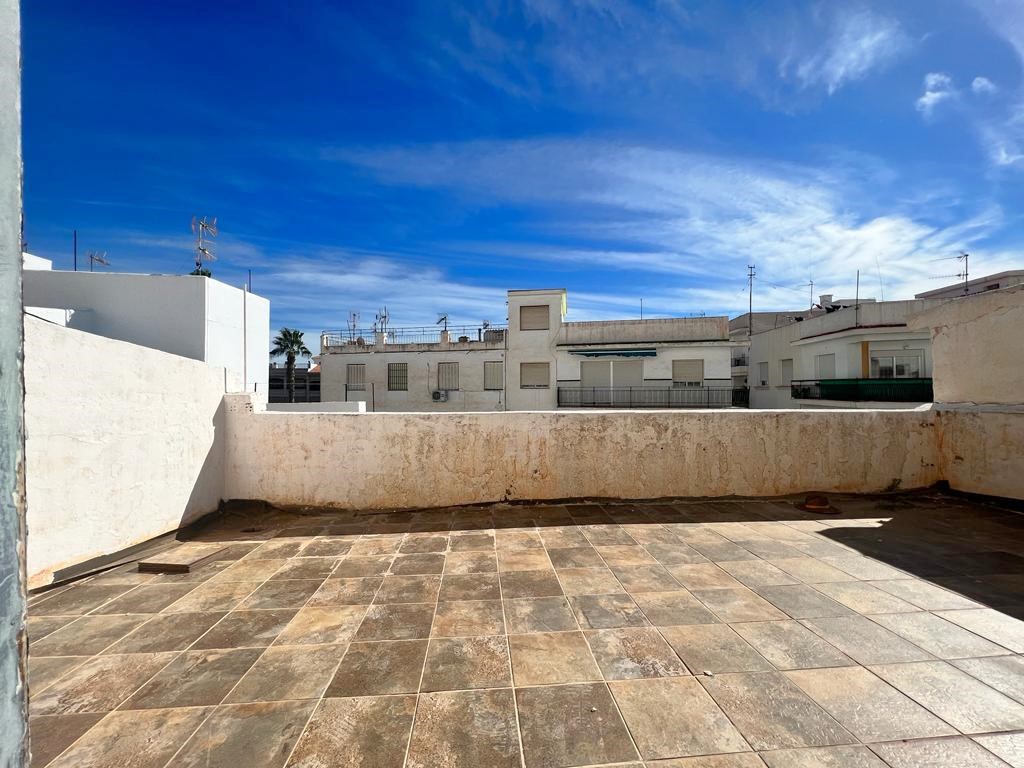 House to renovate for sale in the centre of Salobreña