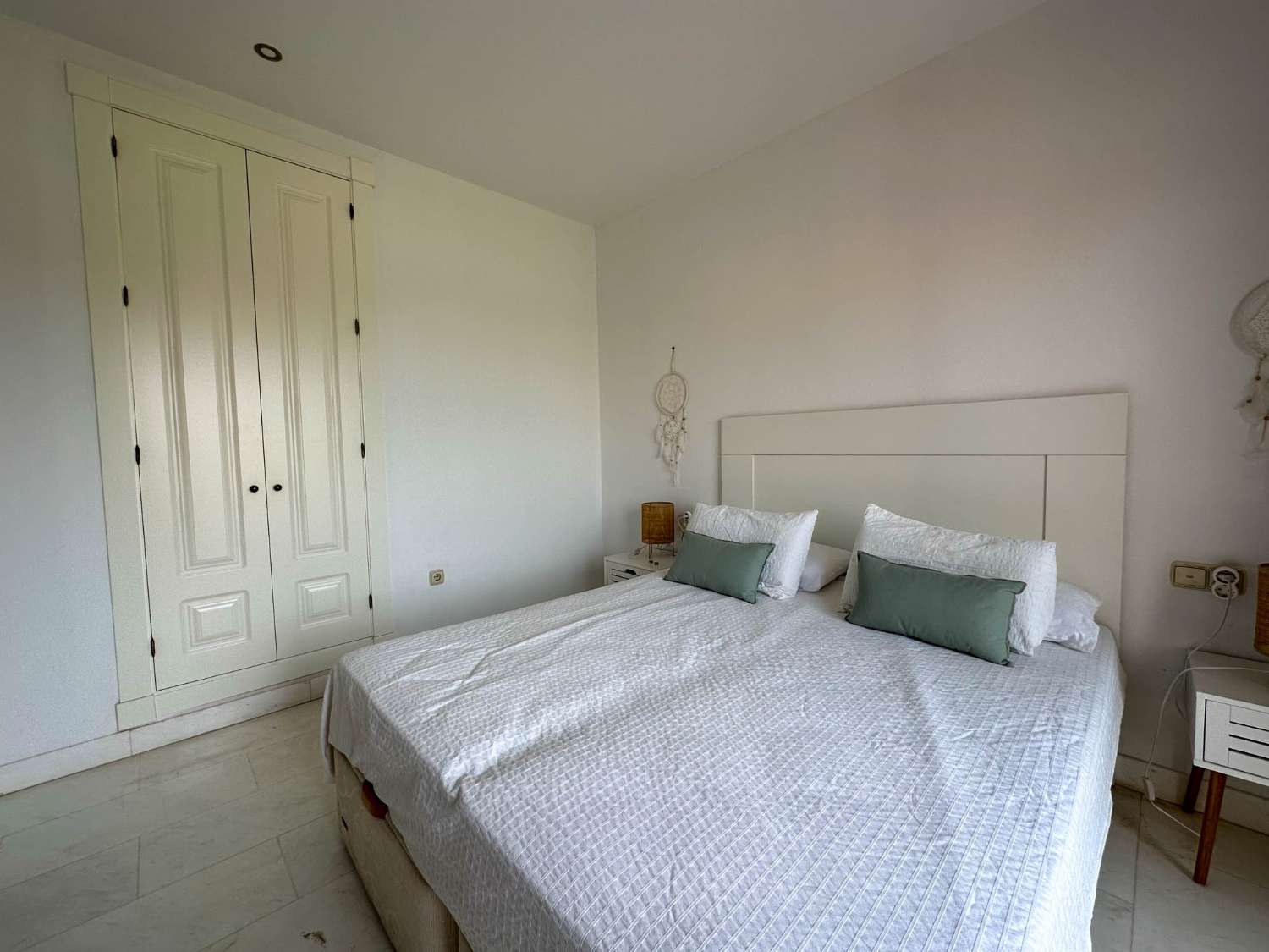 Bright apartment for rent in Playa Granada