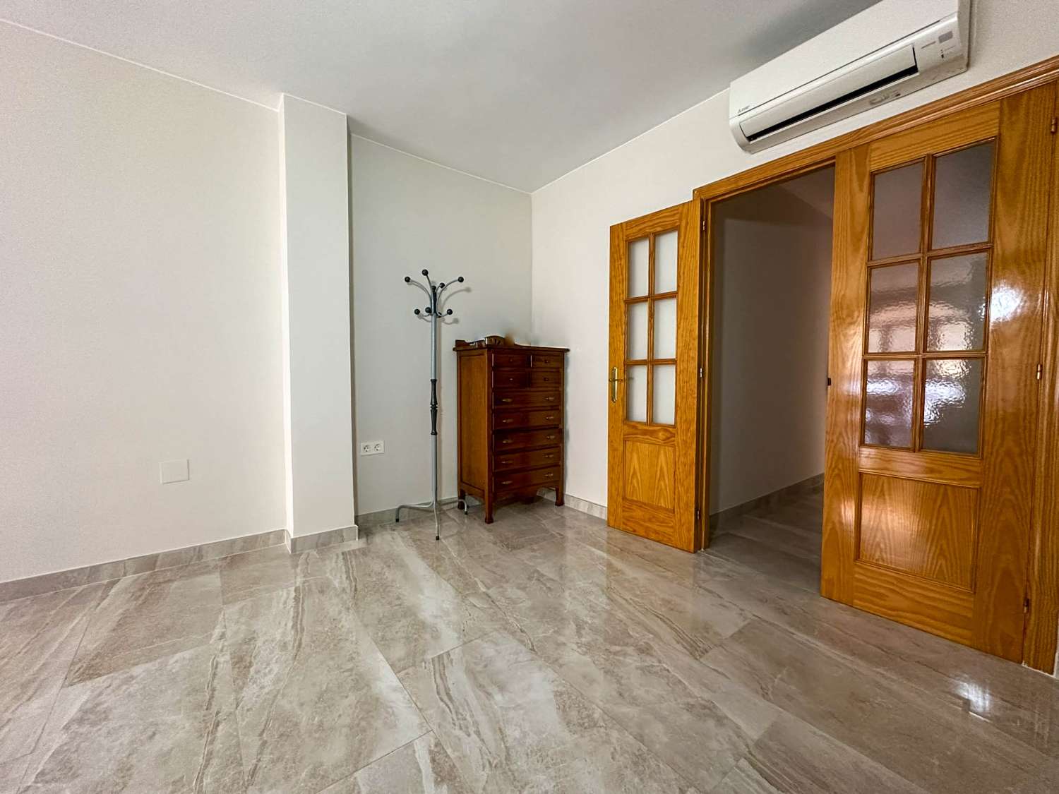 Bel appartement rénové à vendre dans le centre de Salobrena.