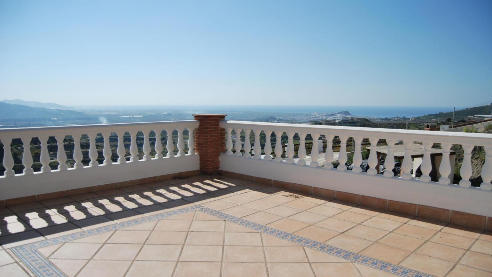 Country house with terrace and beautiful views for long term rental