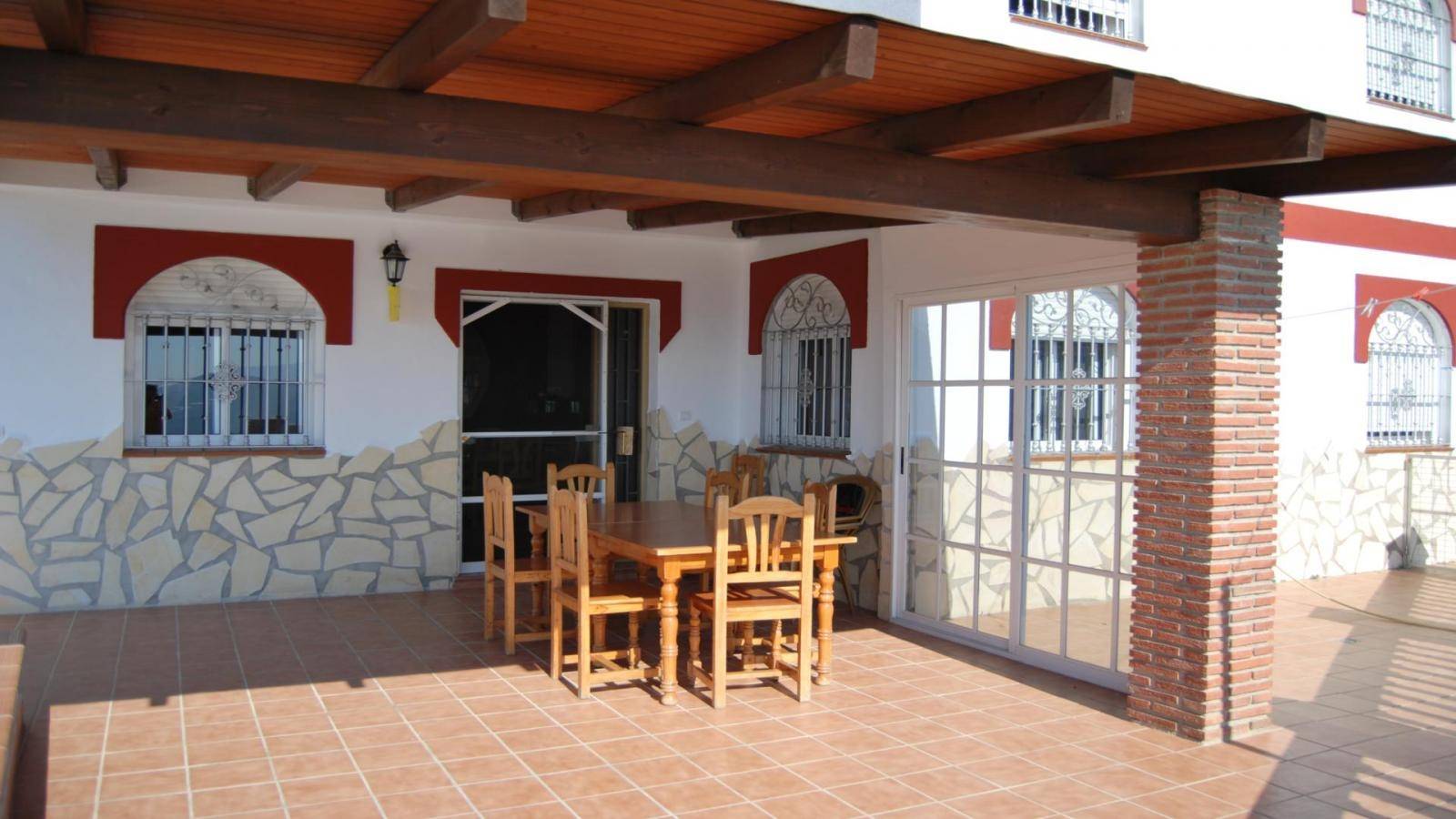 Country house with terrace and beautiful views for long term rental