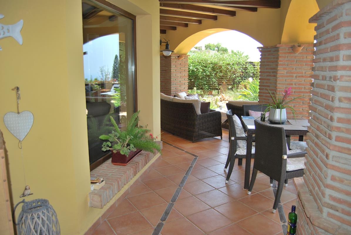 Beautiful villa for sale in Monte de los Almendros with stunning views. Salobreña