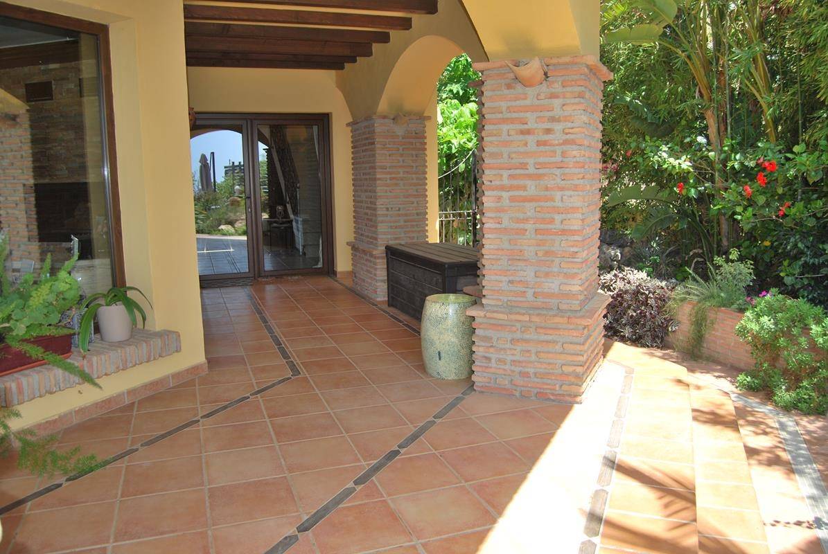 Beautiful villa for sale in Monte de los Almendros with stunning views. Salobreña