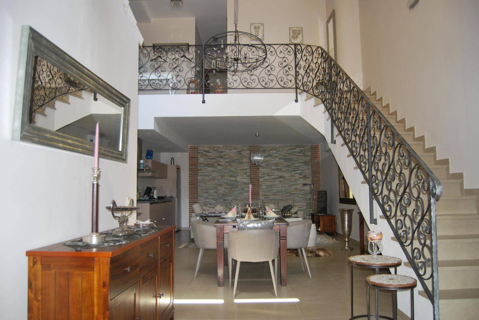 Beautiful villa for sale in Monte de los Almendros with stunning views. Salobreña