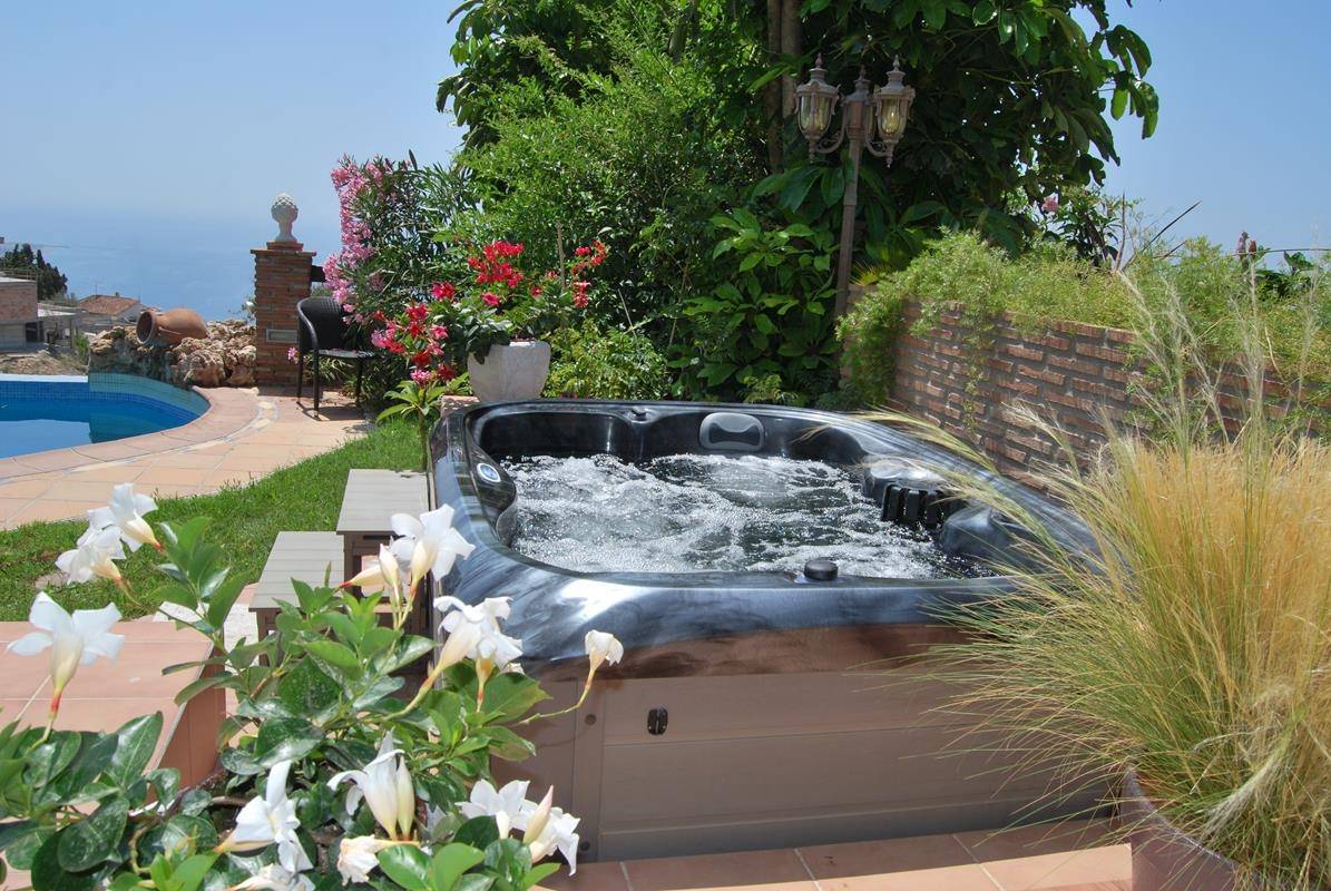 Beautiful villa for sale in Monte de los Almendros with stunning views. Salobreña