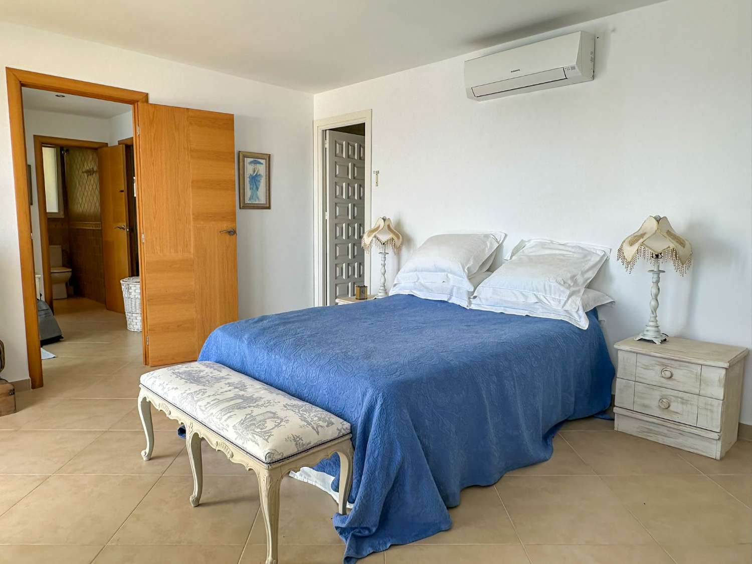 Villa for sale on the seafront in Salobrena