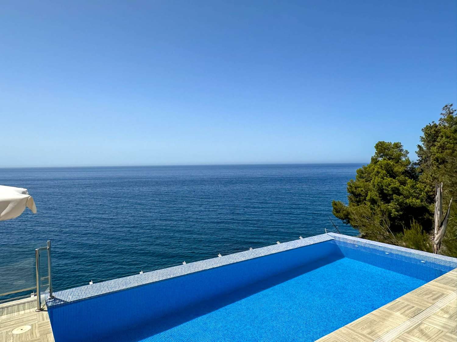 Villa for sale on the seafront in Salobrena