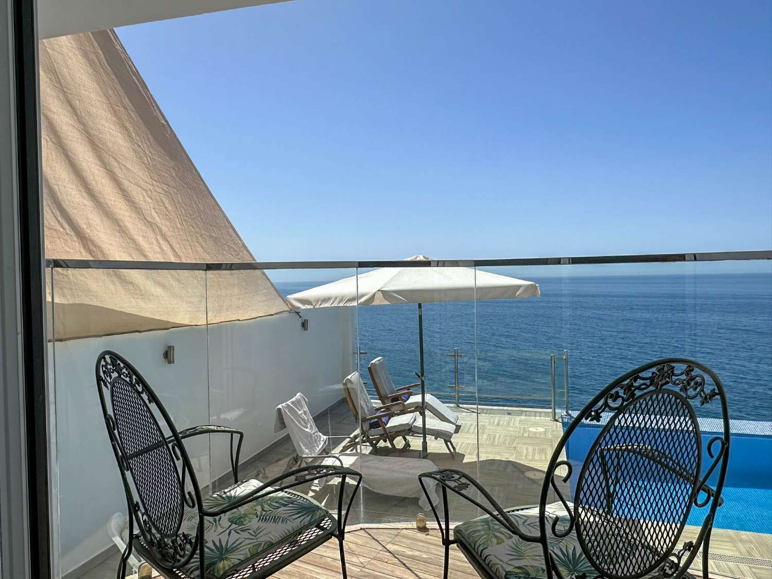 Villa for sale on the seafront in Salobrena