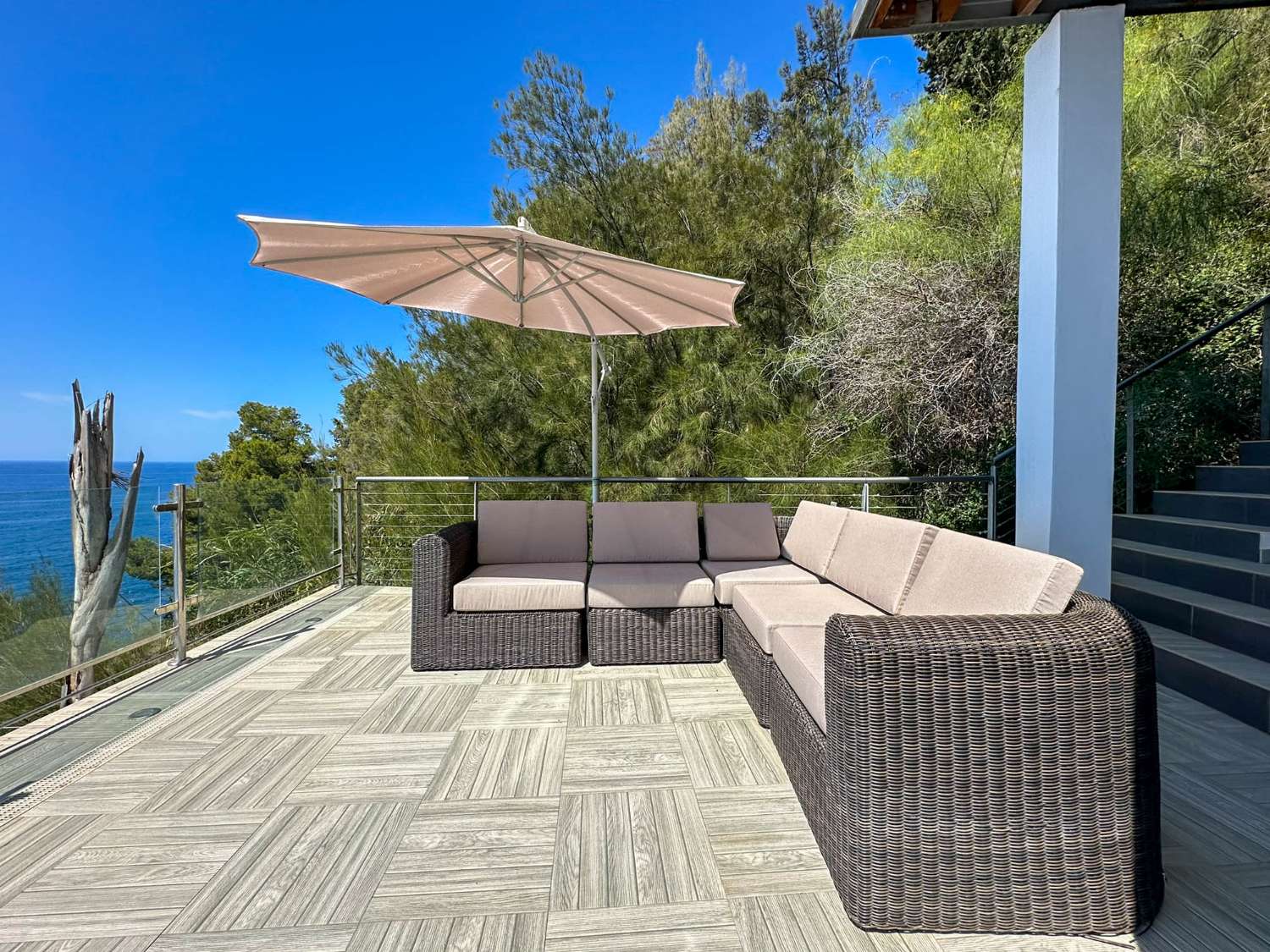 Villa for sale on the seafront in Salobrena