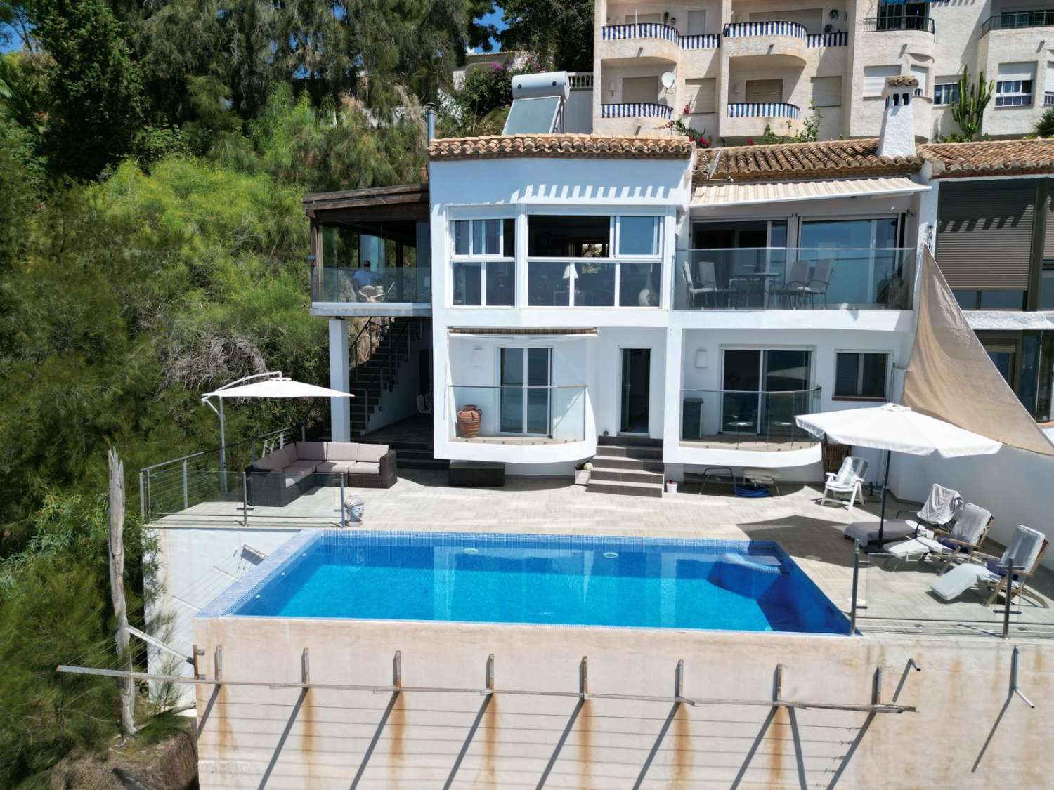 Villa for sale on the seafront in Salobrena