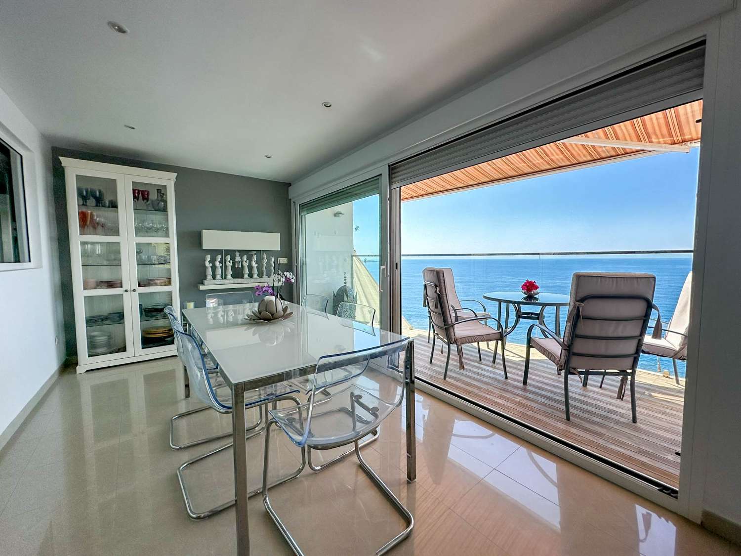 Villa for sale on the seafront in Salobrena