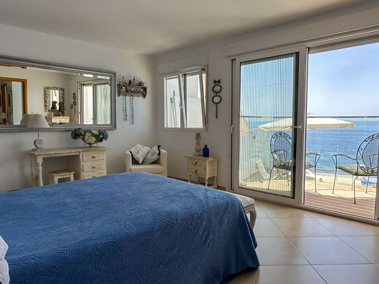 Villa for sale on the seafront in Salobrena