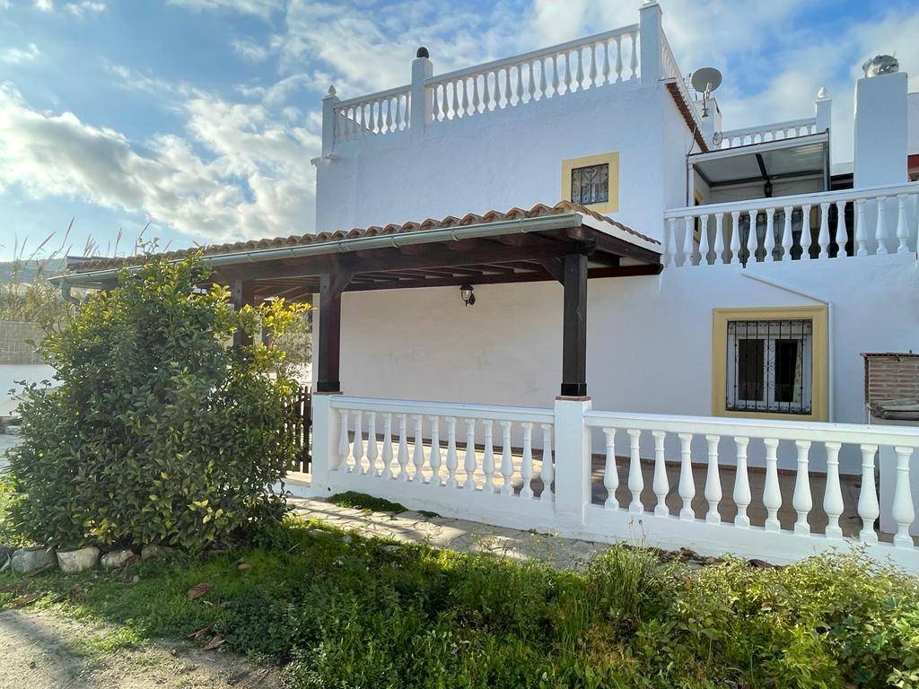 Bonita y espaciosa casa en venta en Matagallares, Salobreña