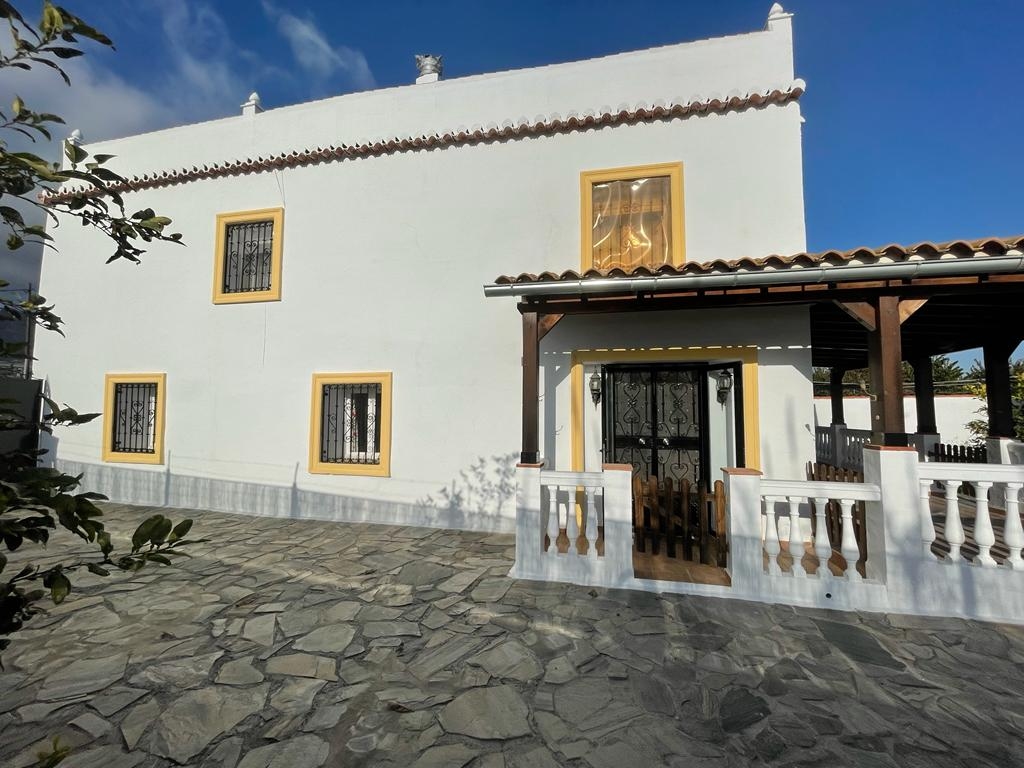 Bonita y espaciosa casa en venta en Matagallares, Salobreña