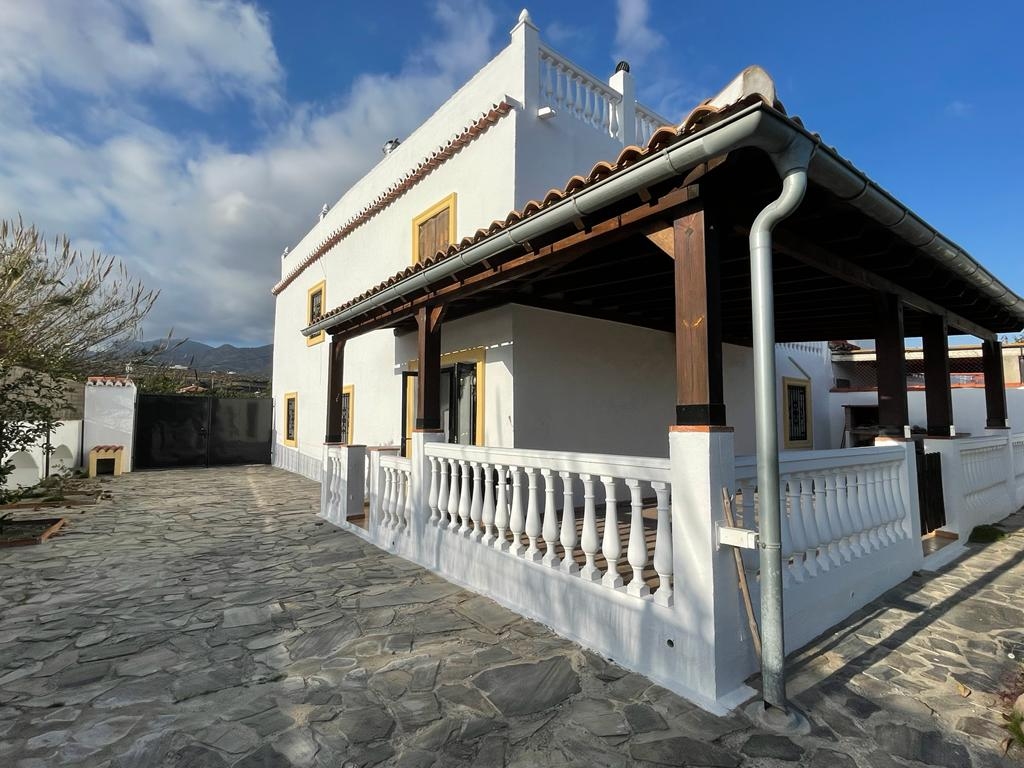 Bonita y espaciosa casa en venta en Matagallares, Salobreña