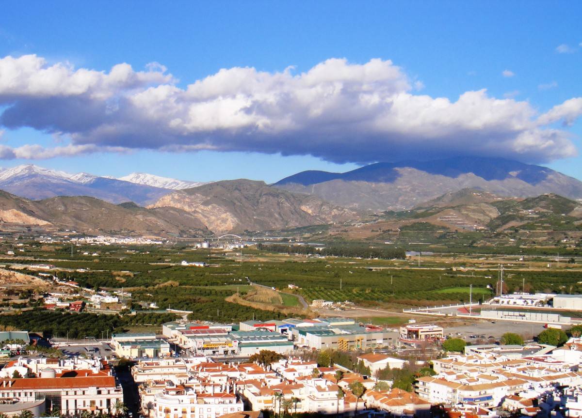 Baugrundstück mit Potenzial in Salobreña zu verkaufen