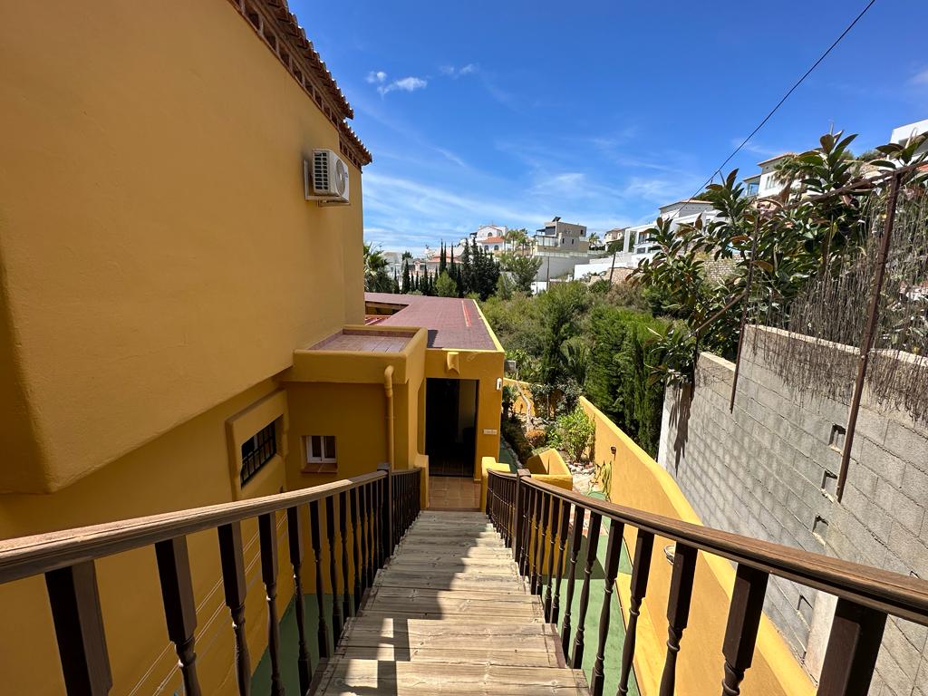 Villa with sea views located in El Monte de los Almendros, in Salobreña