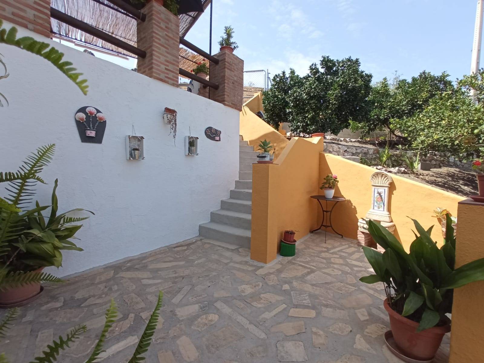 ¡Bonita casa adosada con impresionantes vistas al mar!