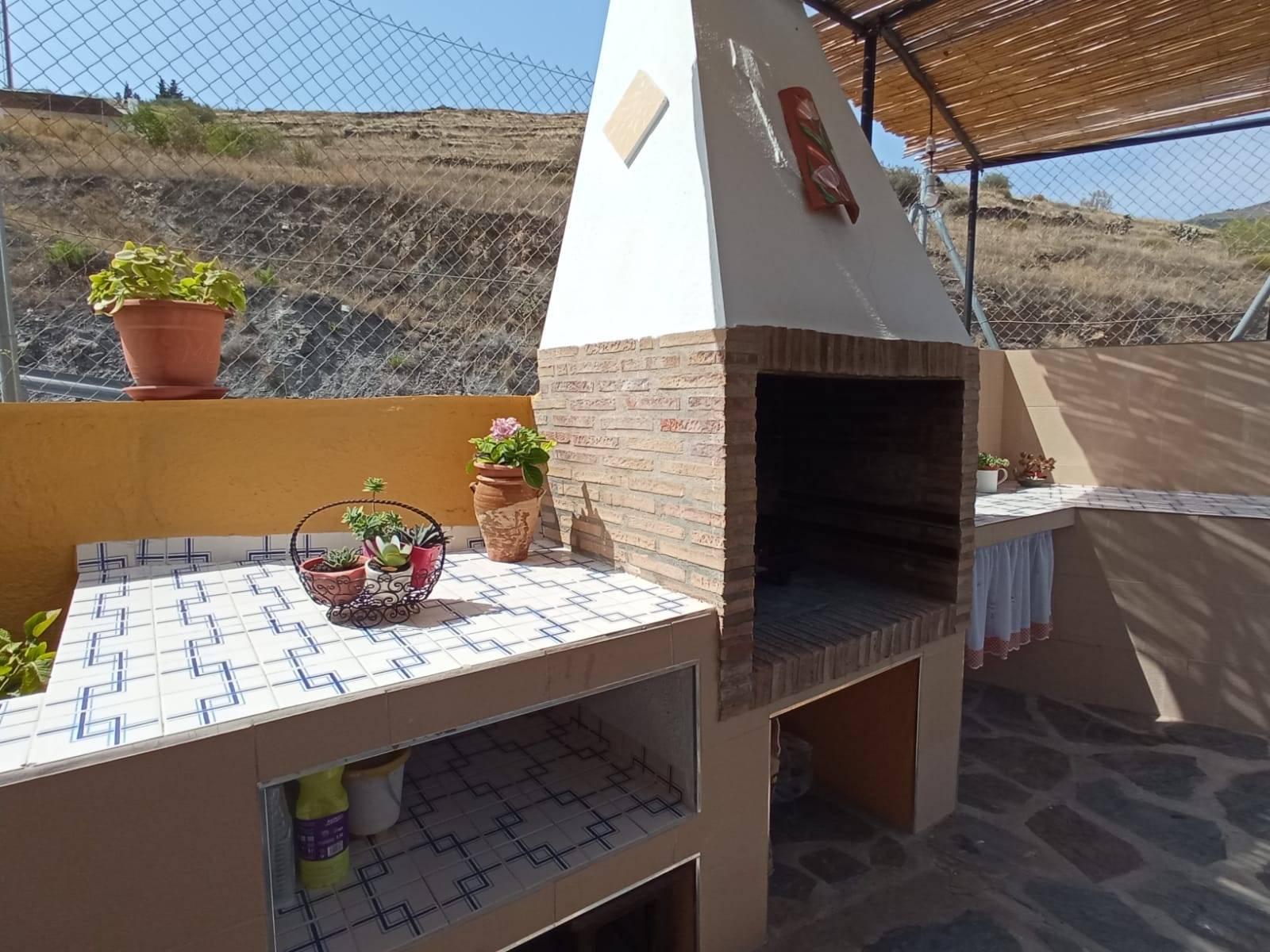 ¡Bonita casa adosada con impresionantes vistas al mar!