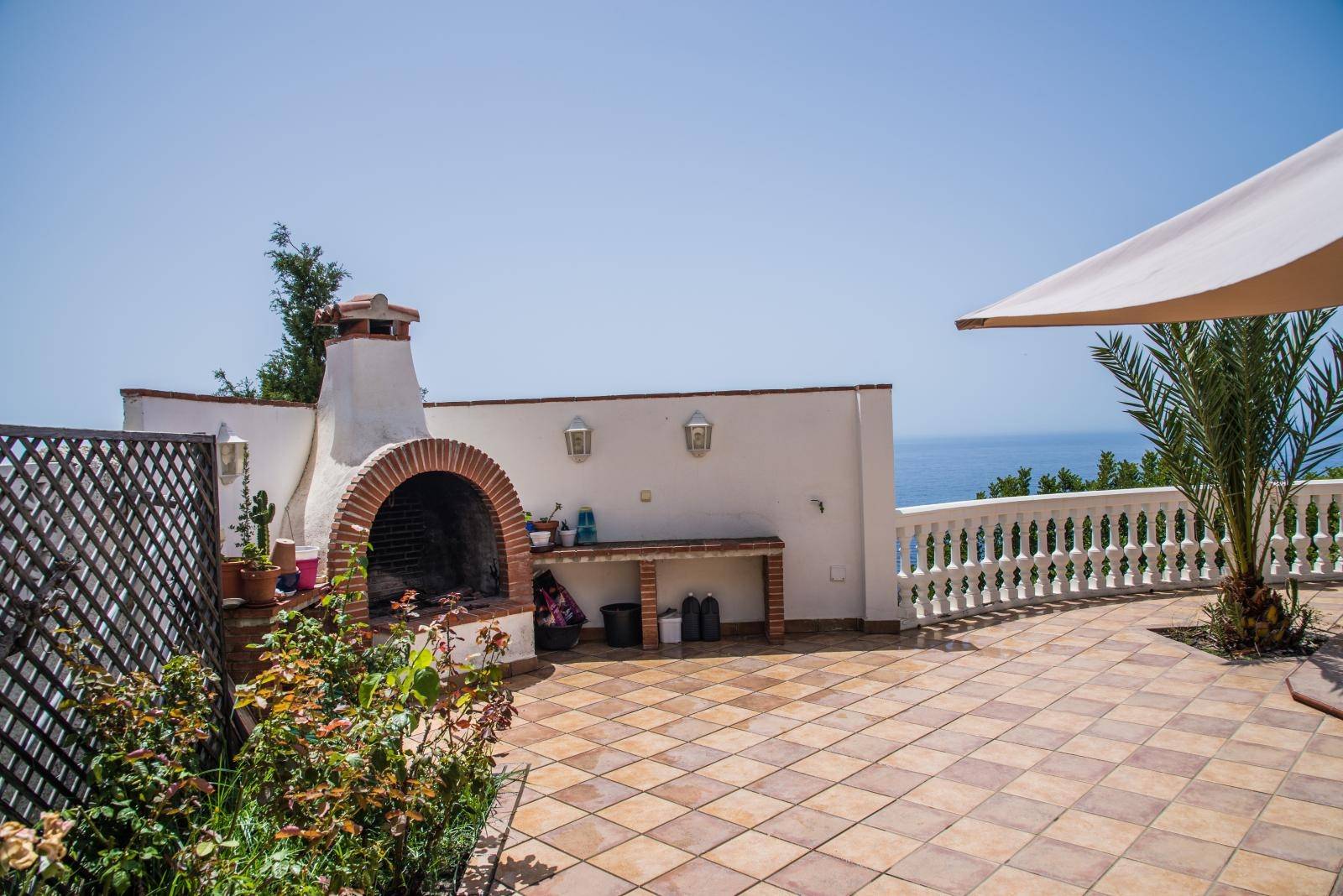 Villa for sale in Urb. Alfamar in Salobreña with sea views