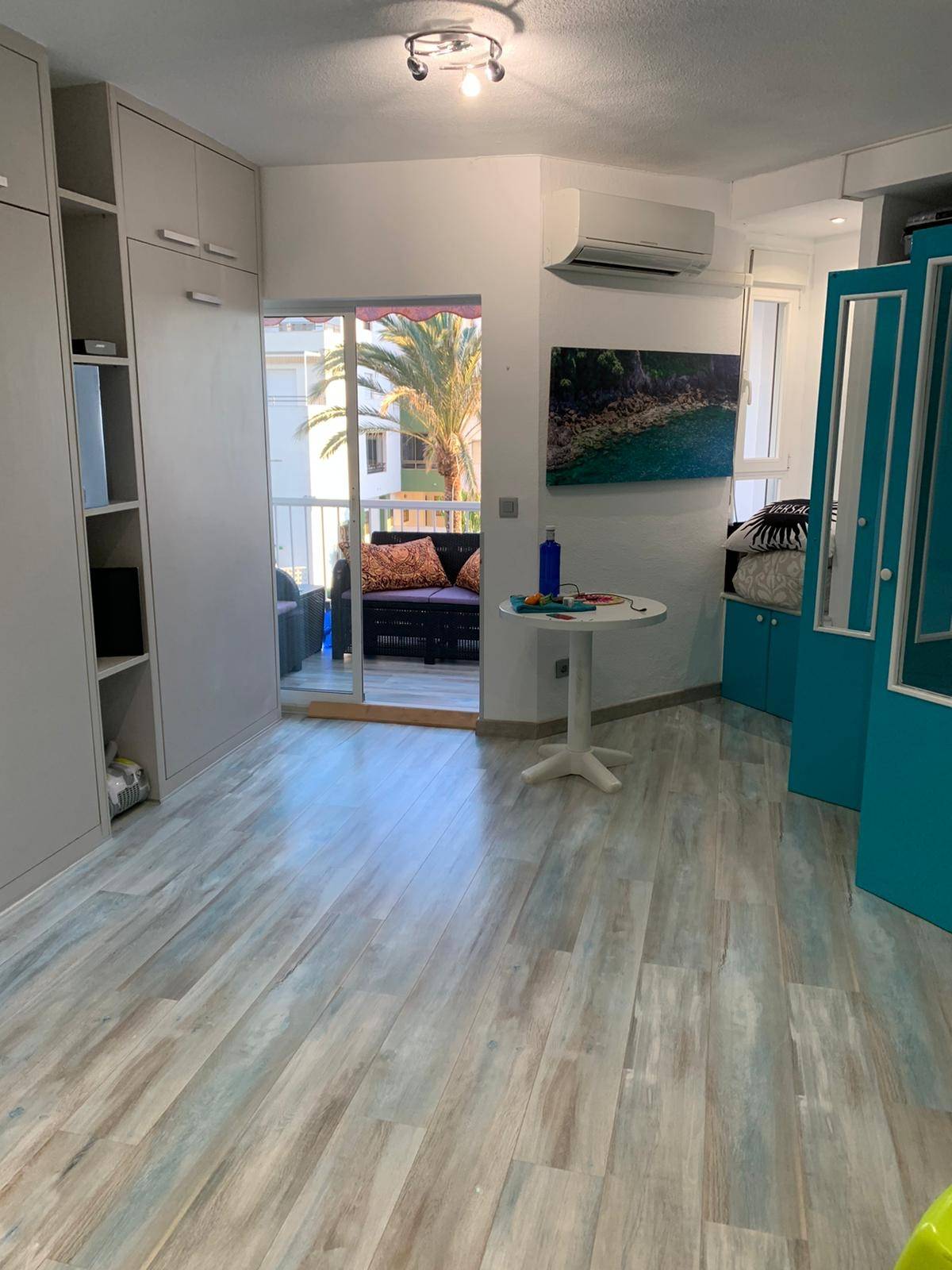 Estudio con encanto en venta en primera línea de playa en Salobreña!