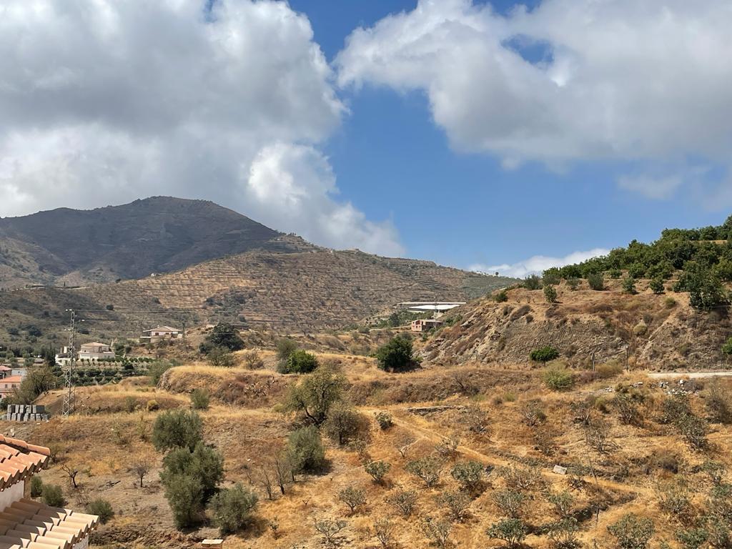 CASA EN VENTA EN ÍTRABO