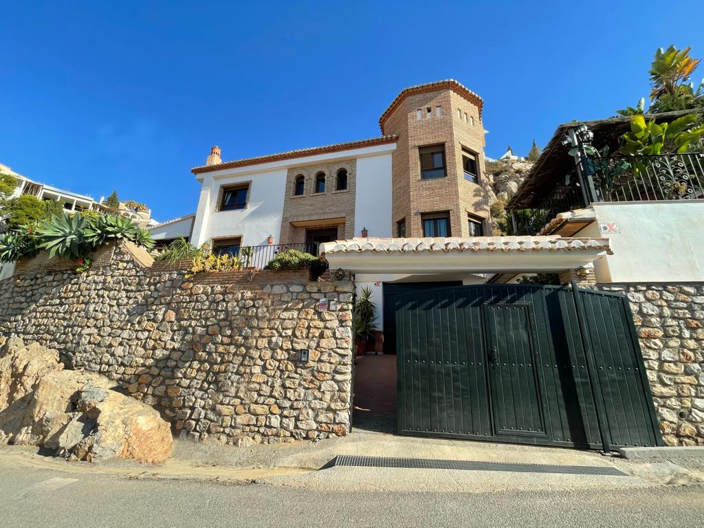 Villa for sale in Salobreña