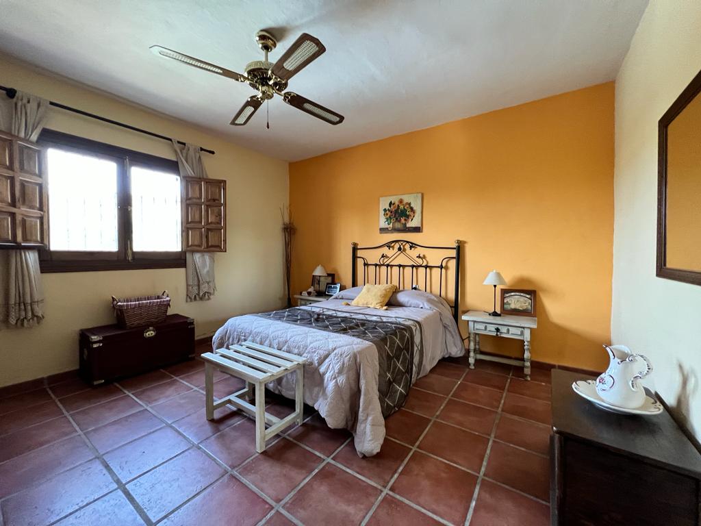 Cortijo con piscina en venta en Molvízar