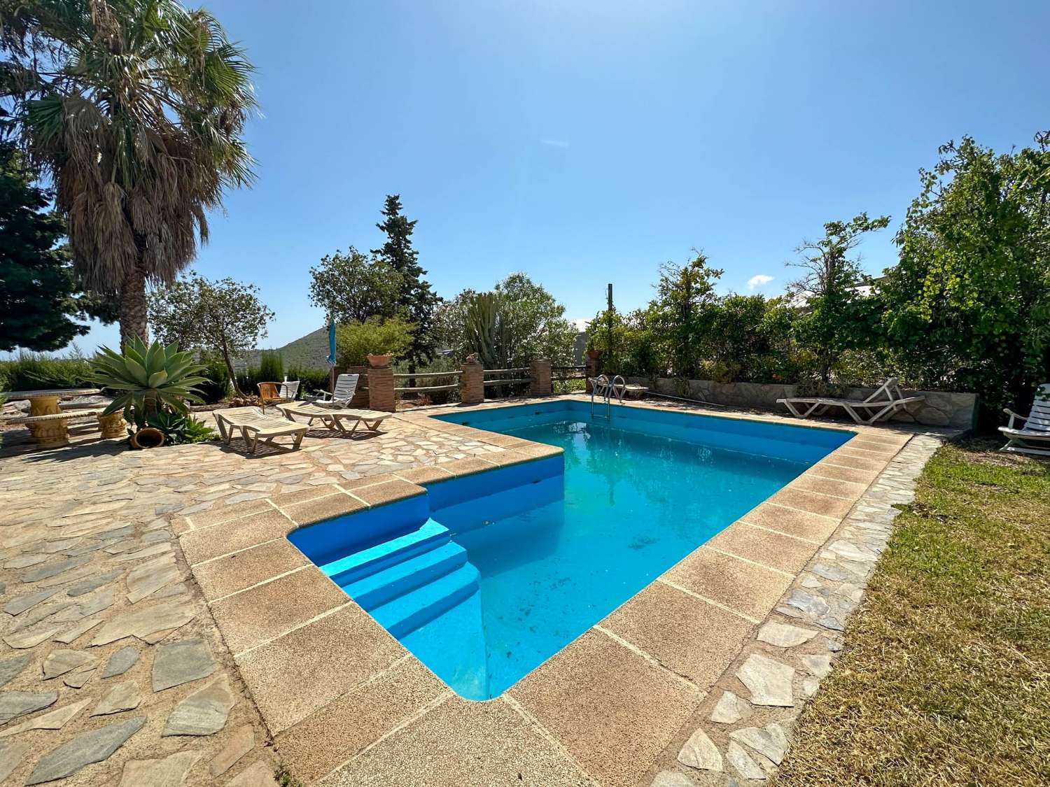 Country house with pool for sale in Molvízar