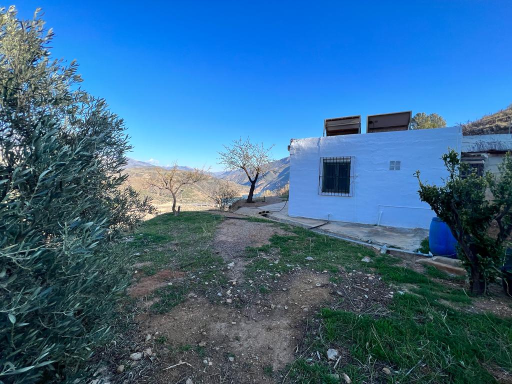 Casa de campo con vistas a Sierra Nevada en venta