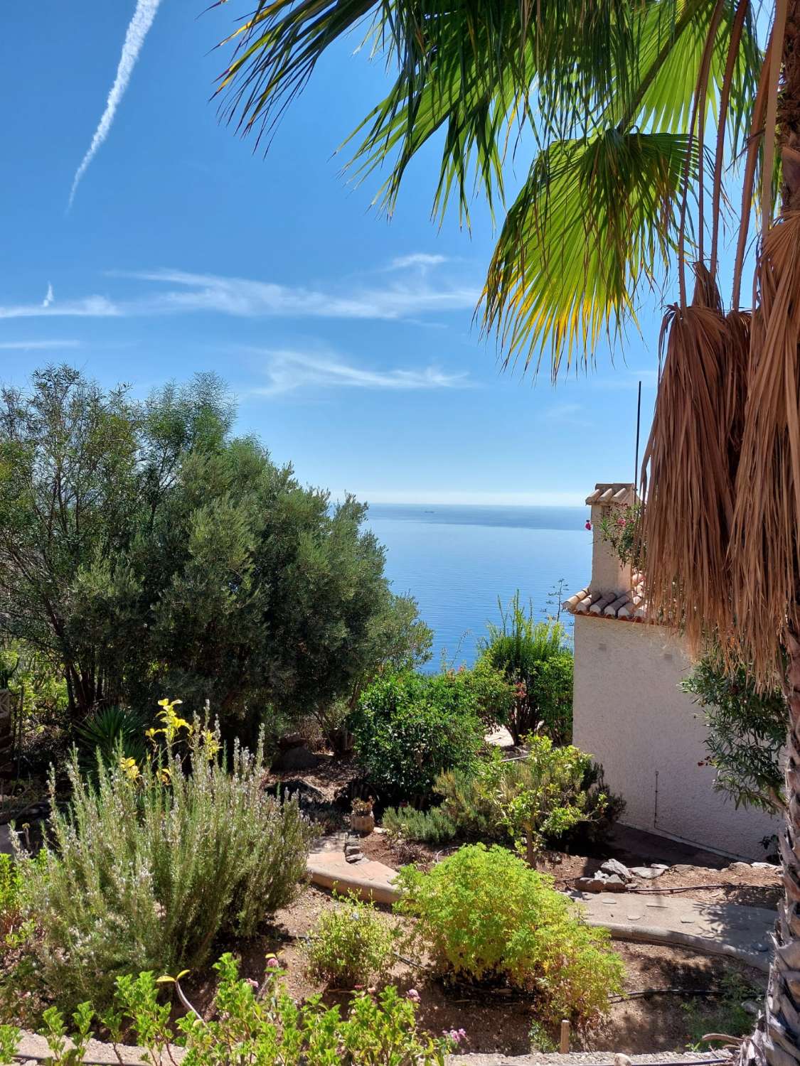 Wonderful villa for sale with private pool, mature gardens and panoramic sea views