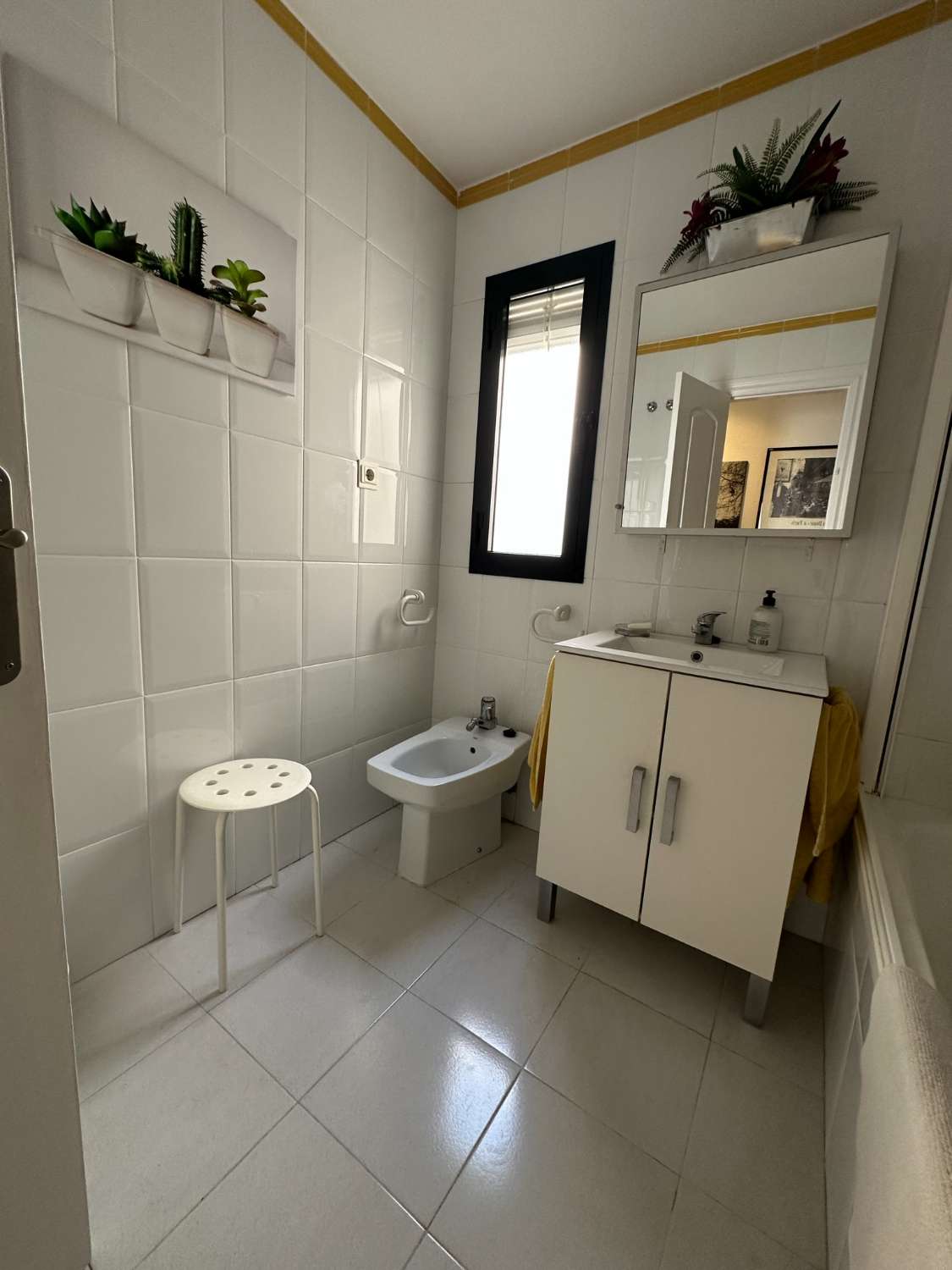 Centrally located flat for sale in Salobrena
