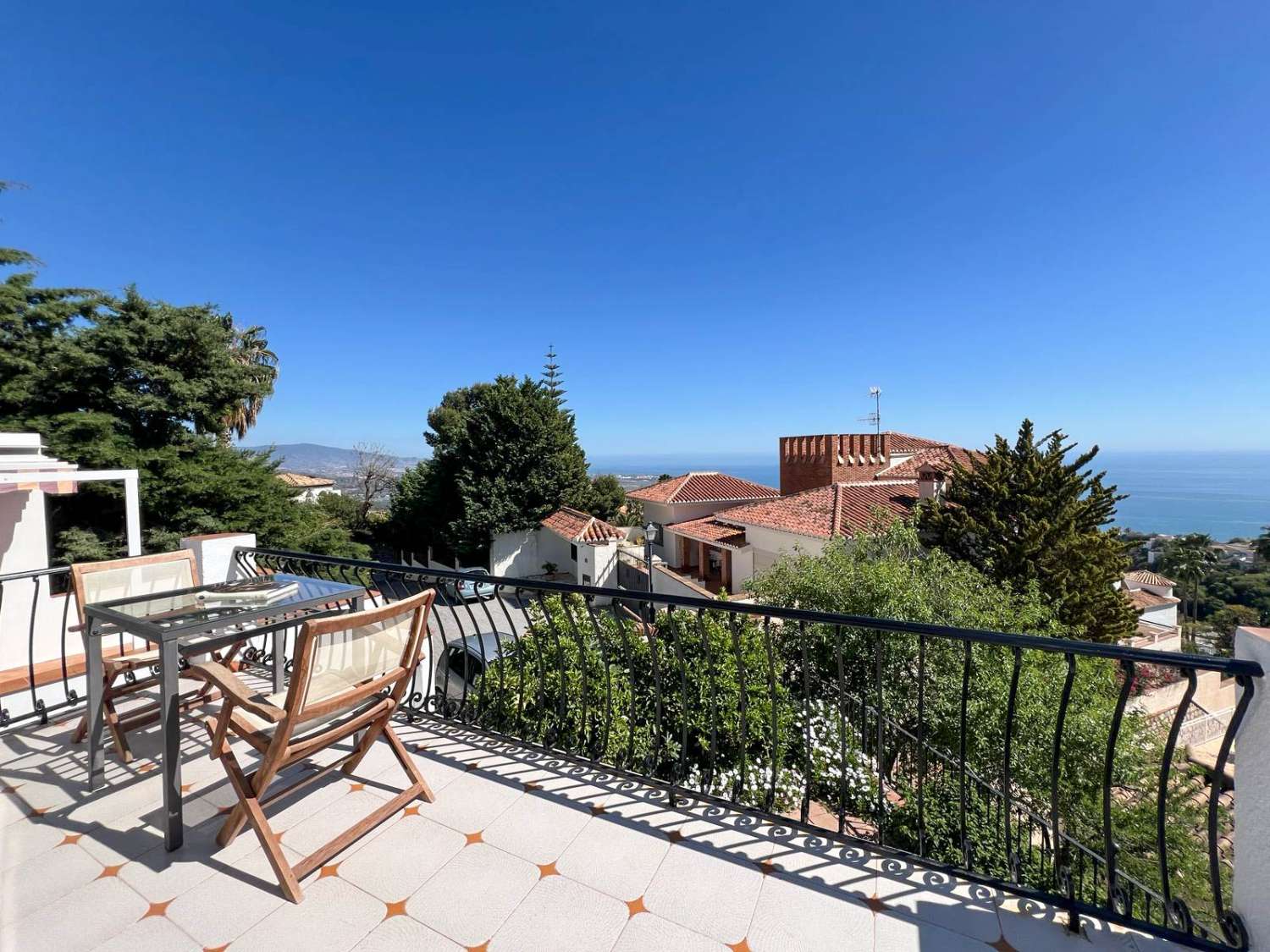 Splendid villa in the private urbanisation Monte de los Almendros