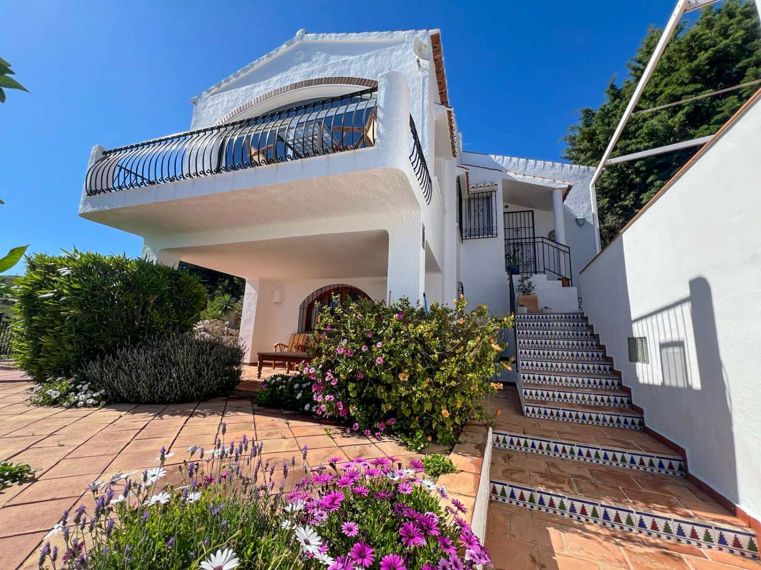 Splendid villa in the private urbanisation Monte de los Almendros