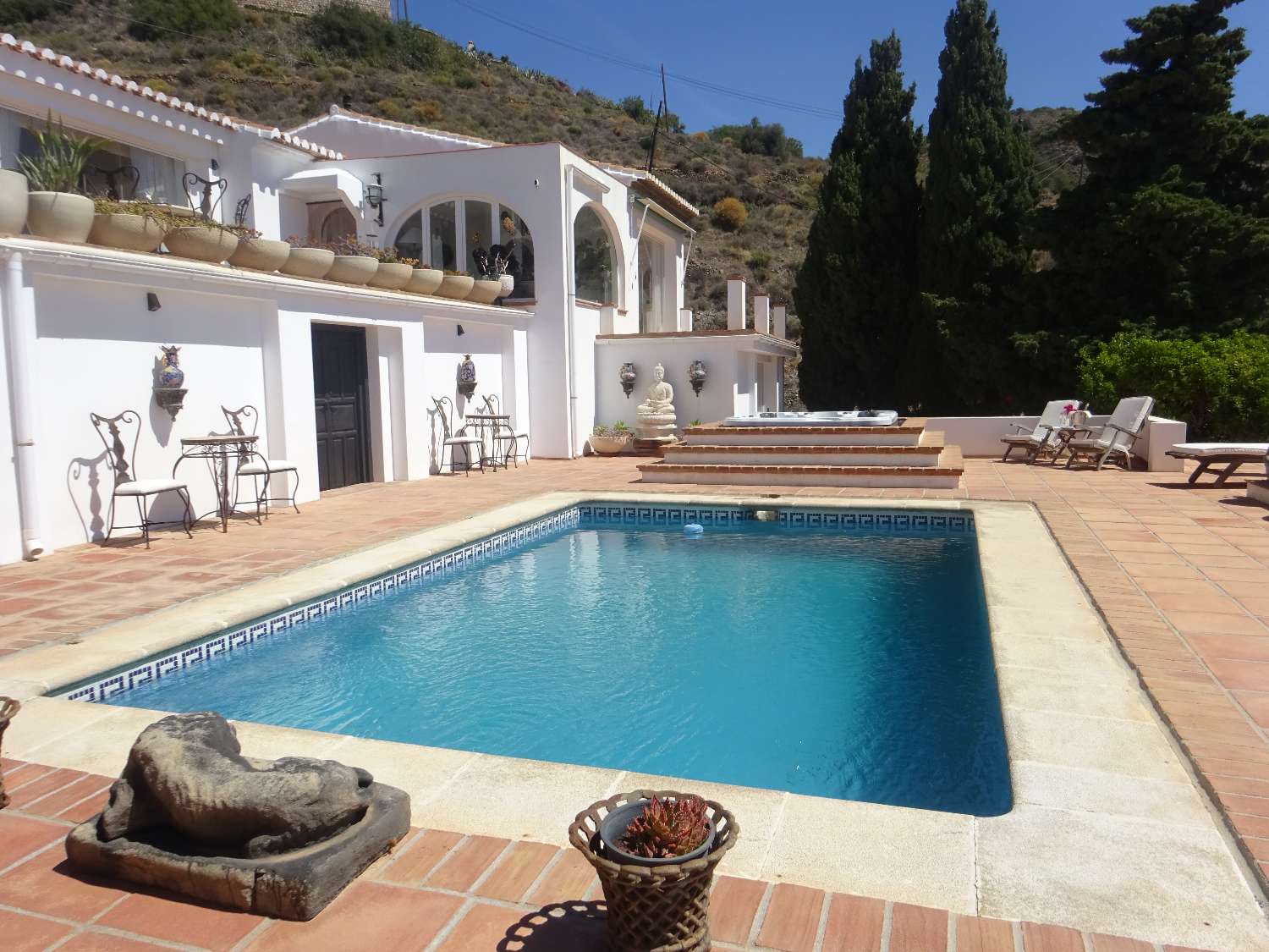 Beautiful, very private front line villa for sale between Almunecar and Salobrena