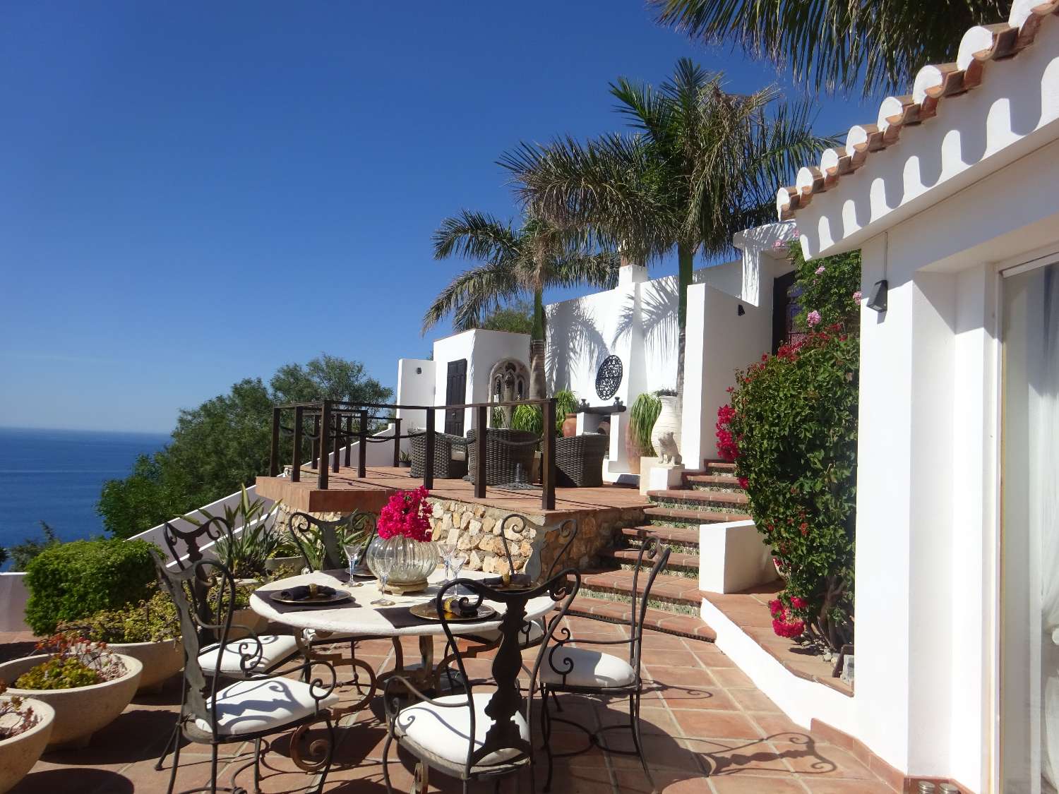 Beautiful, very private front line villa for sale between Almunecar and Salobrena