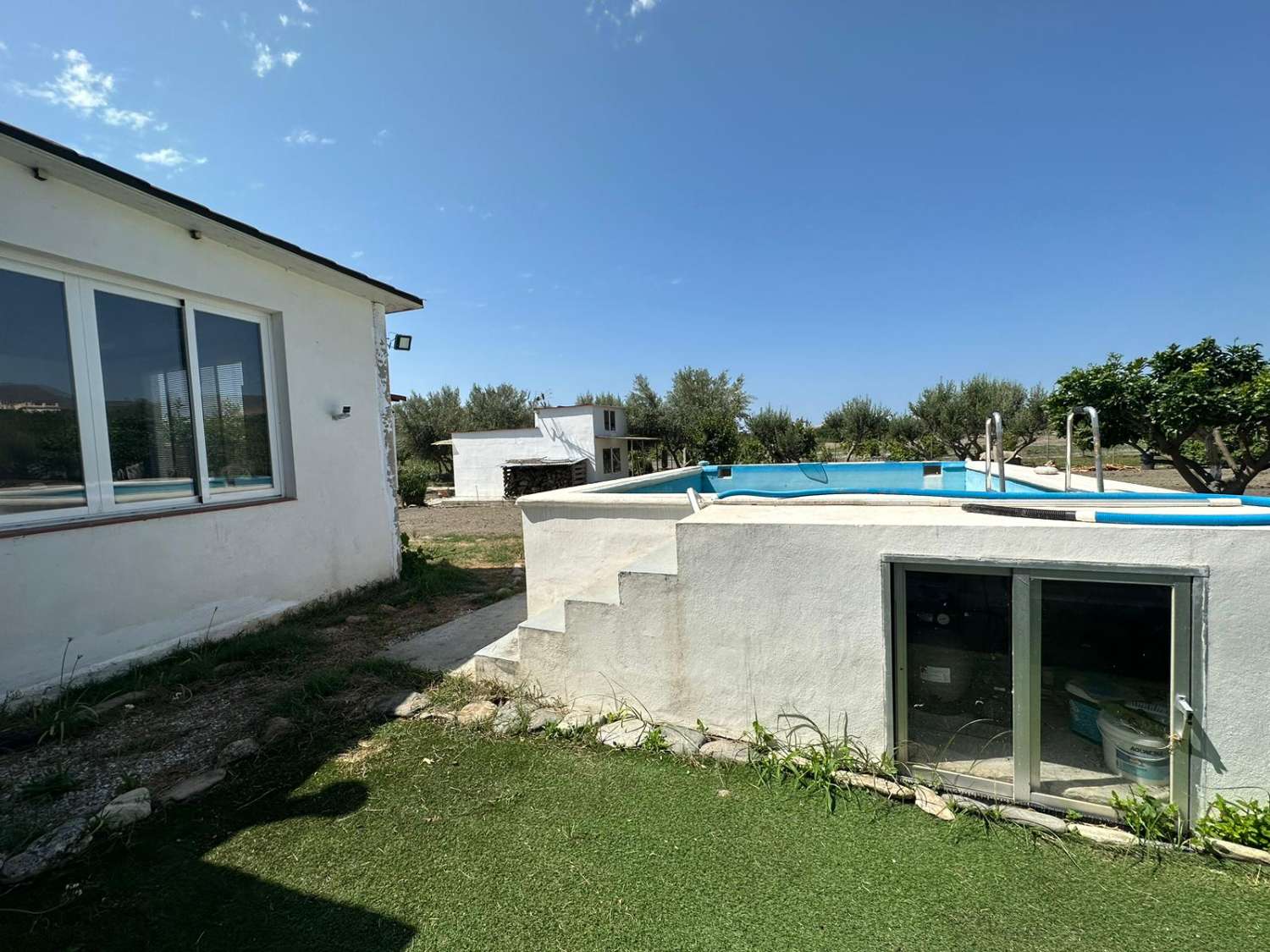 Casa de campo con terreno y vistas en Lobres