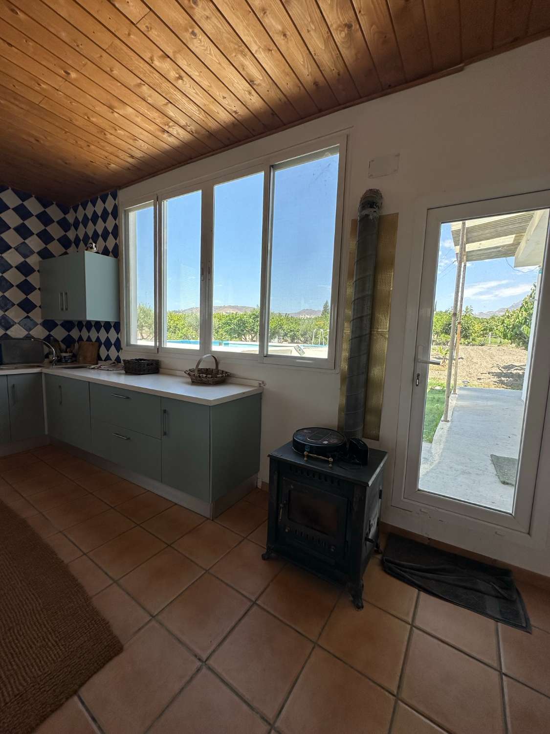Casa de campo con terreno y vistas en Lobres