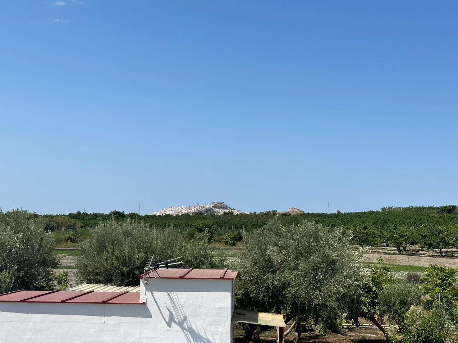 Beautiful country house with a plot and views in Lobres