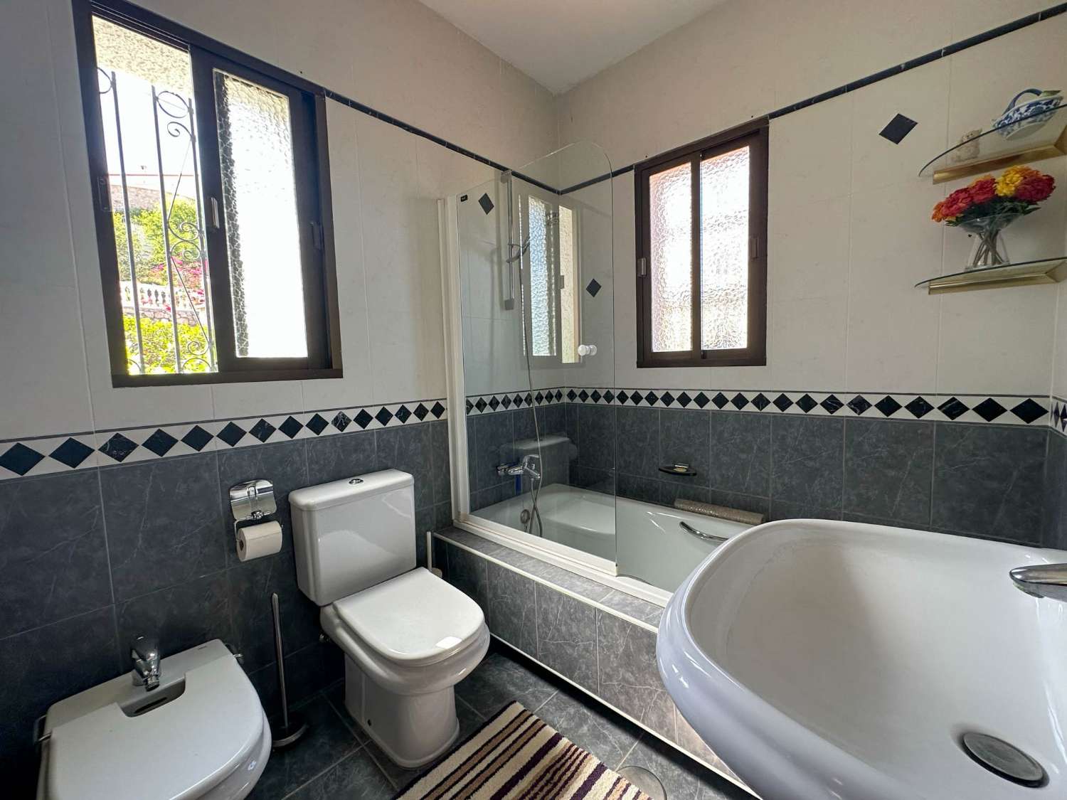 Espectacular villa en venta en Monte de los Almendros