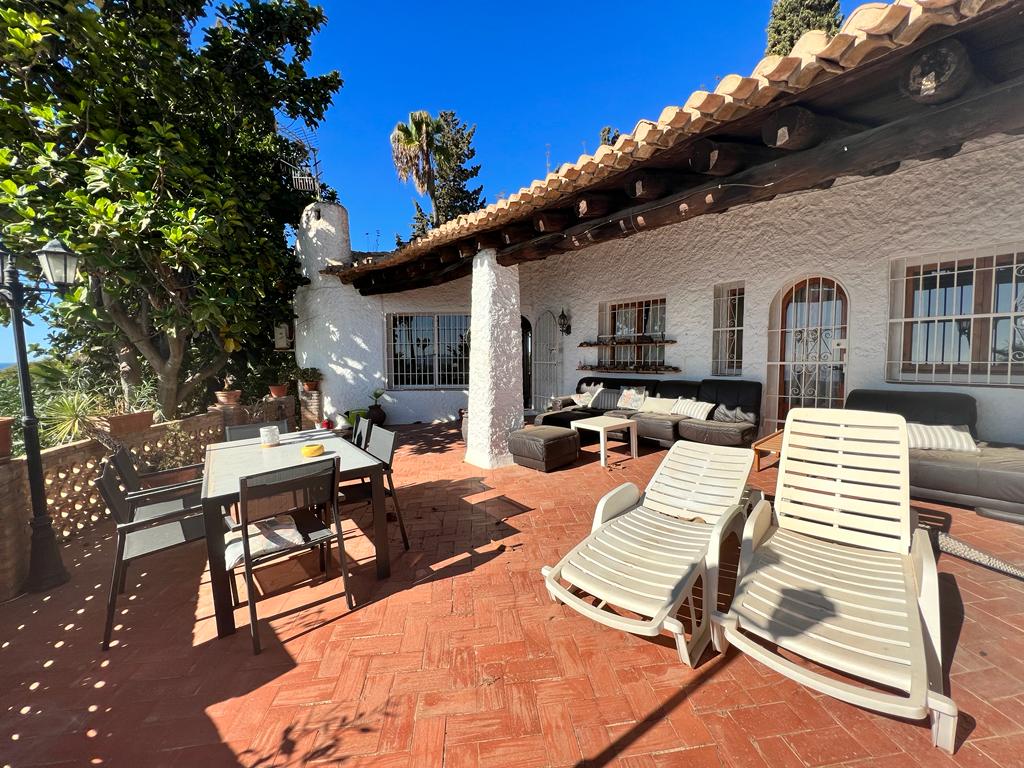 Chalet con vistas al mar y piscina en alquiler, Salobreña