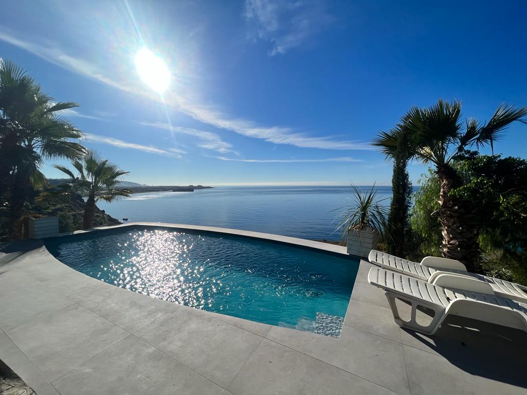 Chalet con vistas al mar y piscina en alquiler, Salobreña