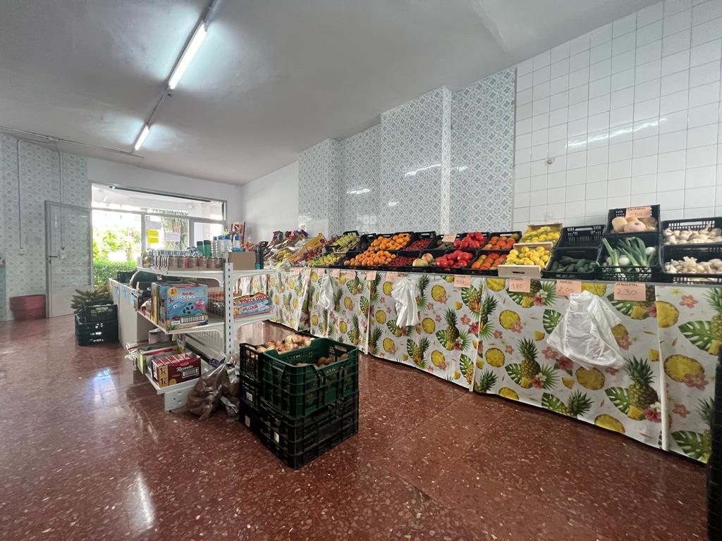 Supermarket myynnissä Salobreña Costa