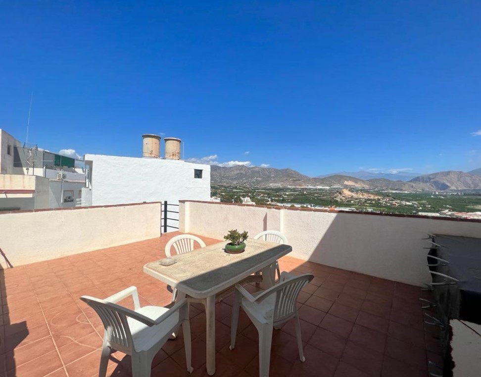 Casa de pueblo con vistas a la montaña en venta, Salobreña