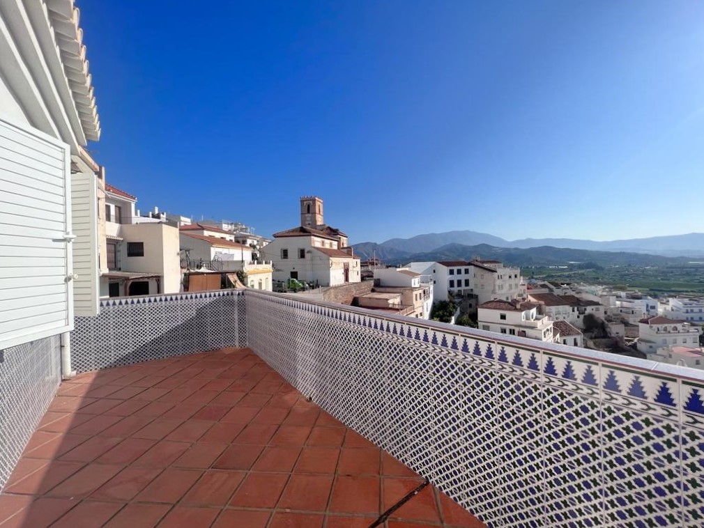 Renovated building for sale in Salobreña