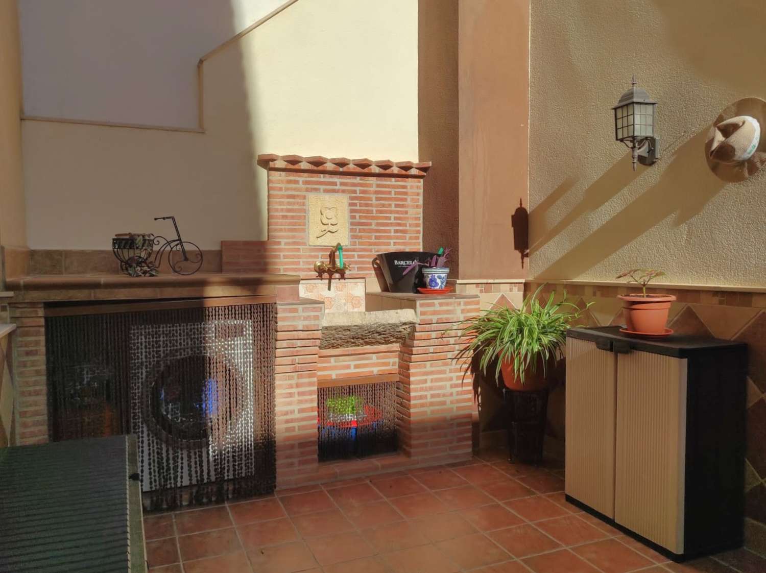 Spacious house for sale with terrace in Vélez de Benaudalla