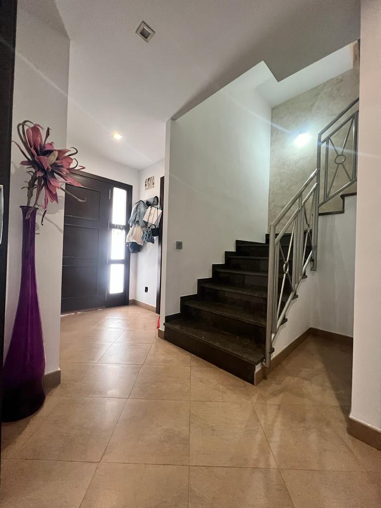 Spacious house for sale with terrace in Vélez de Benaudalla