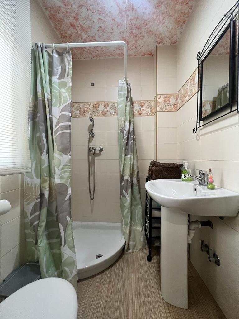 Spacious house for sale with terrace in Vélez de Benaudalla